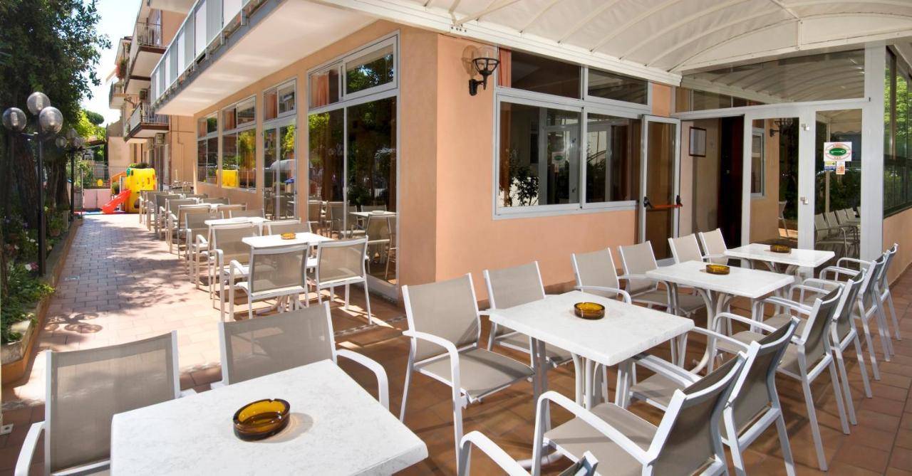 Hotel Casadei Rimini Bagian luar foto