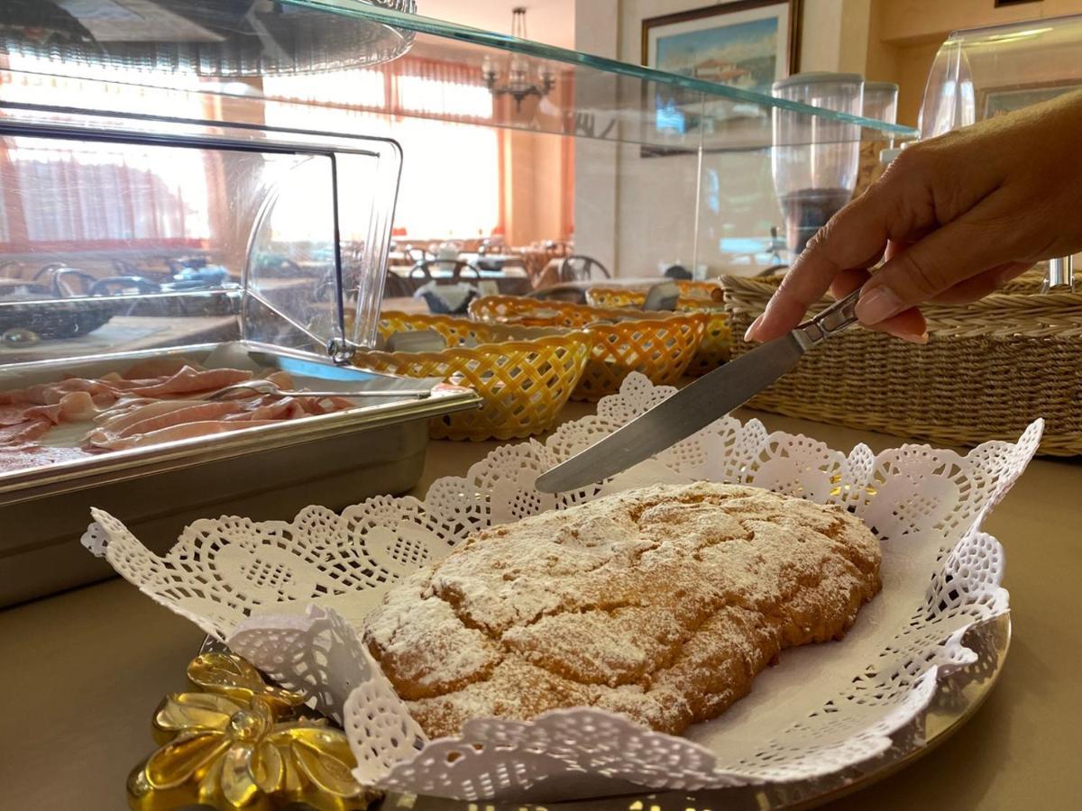 Hotel Casadei Rimini Bagian luar foto