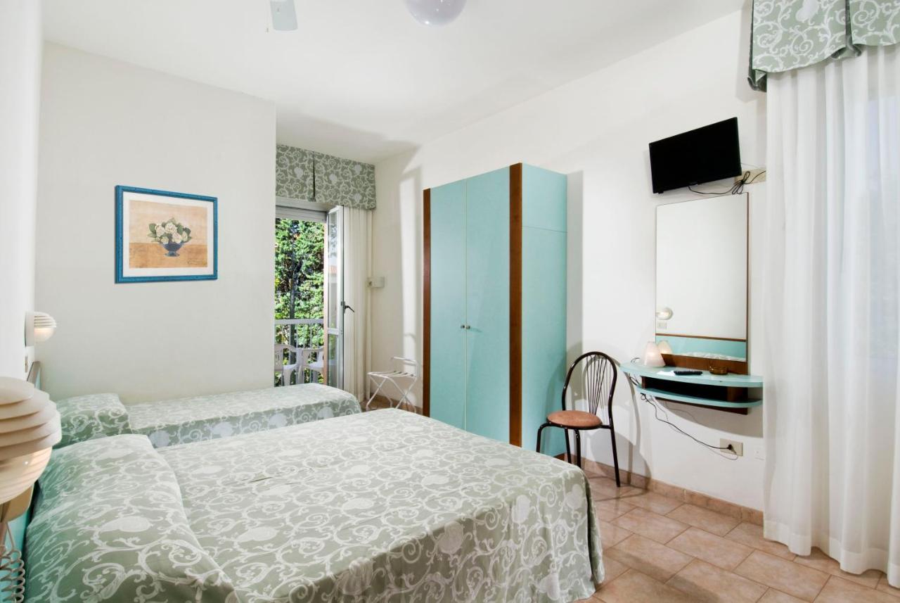 Hotel Casadei Rimini Bagian luar foto