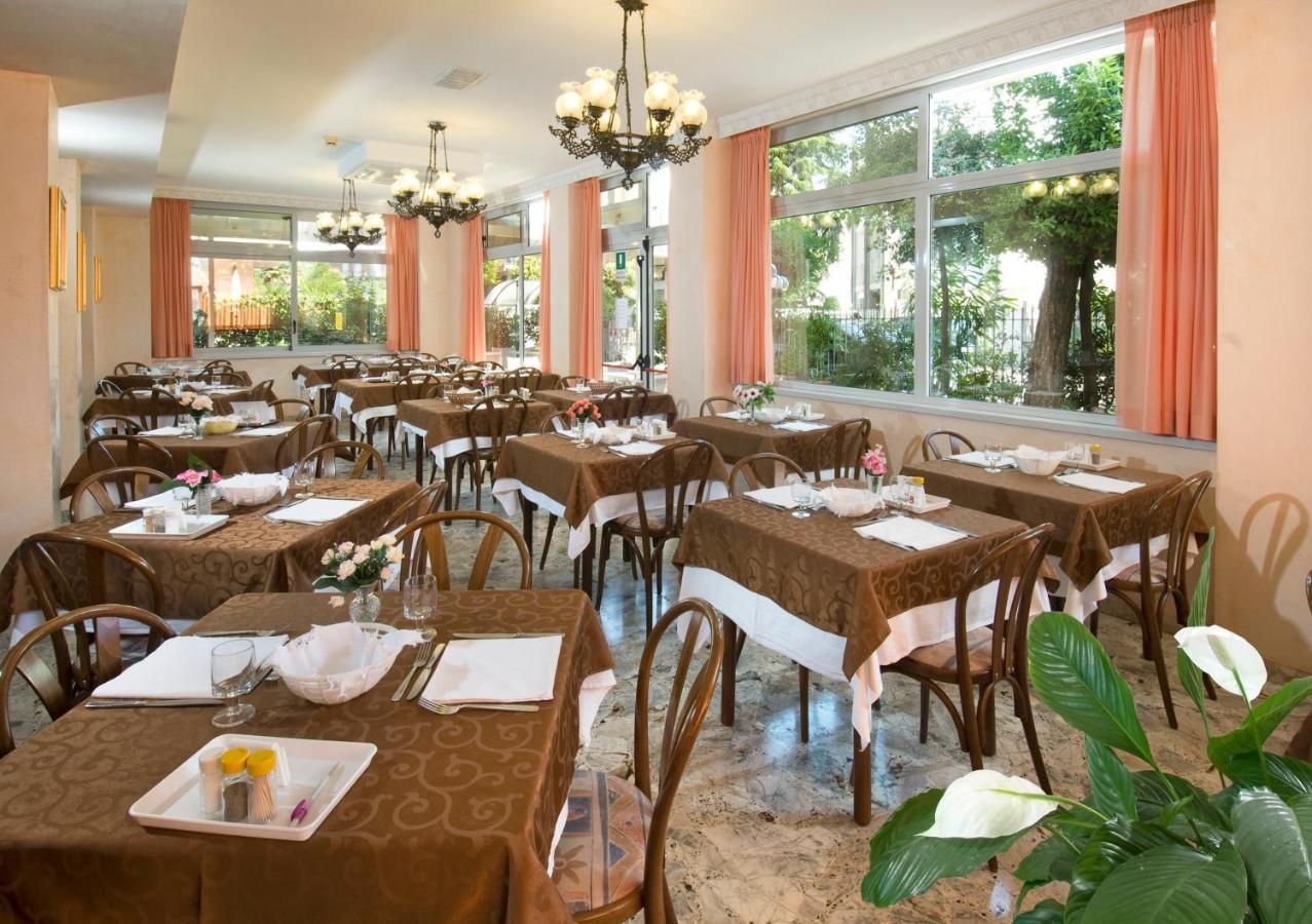 Hotel Casadei Rimini Bagian luar foto