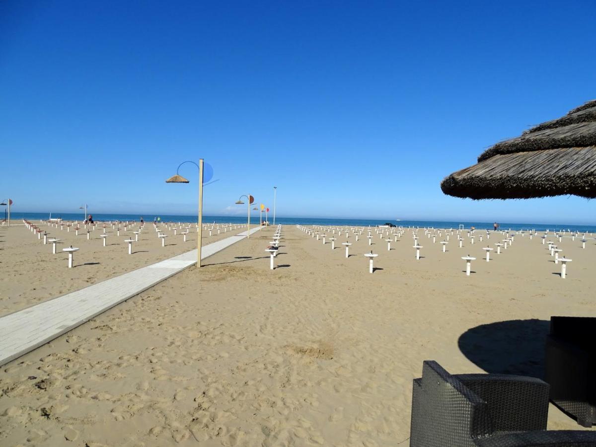Hotel Casadei Rimini Bagian luar foto