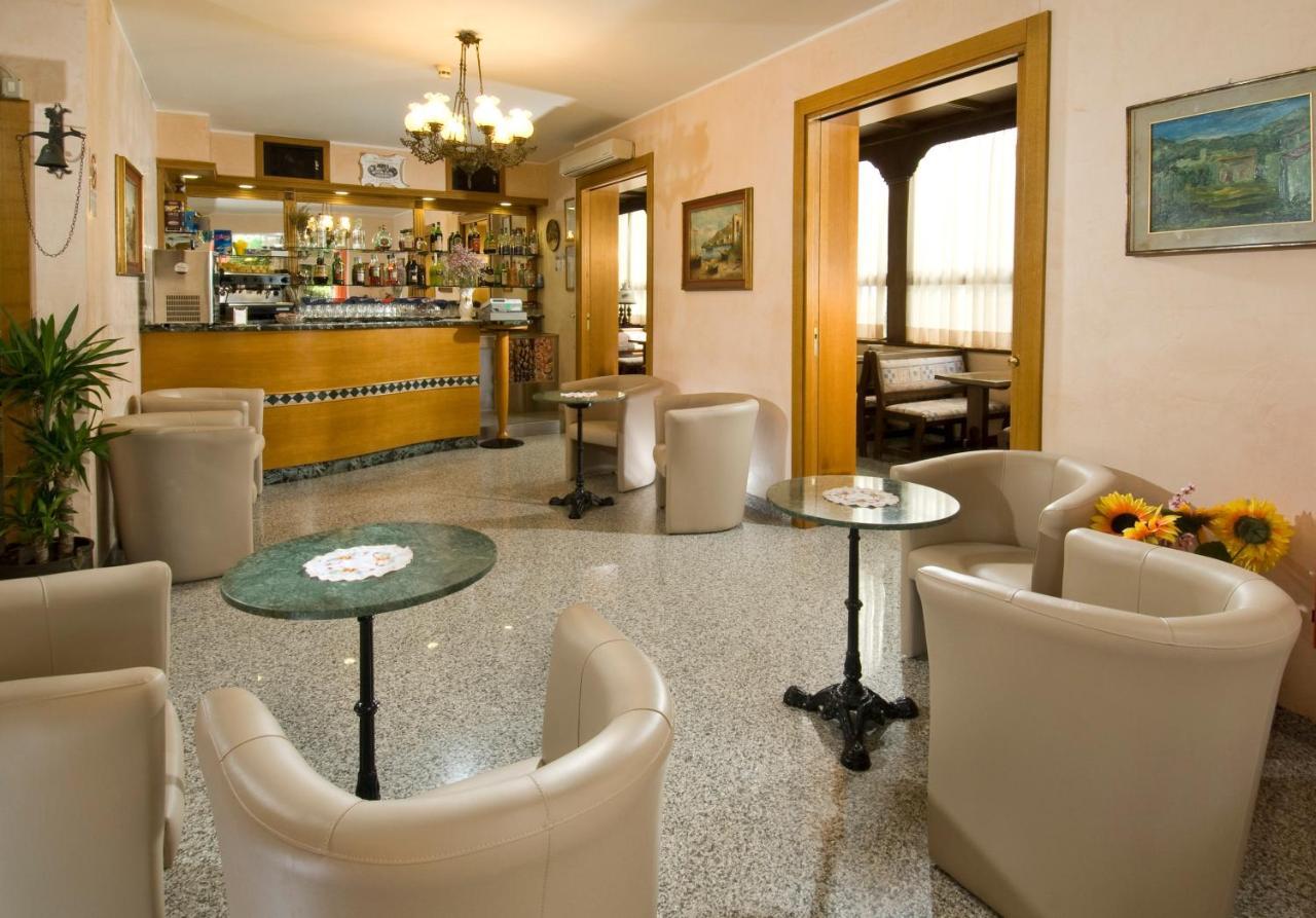 Hotel Casadei Rimini Bagian luar foto