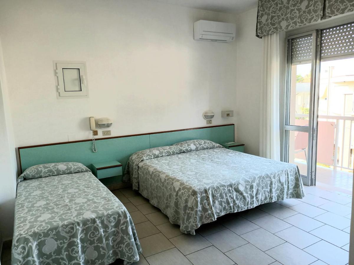 Hotel Casadei Rimini Bagian luar foto