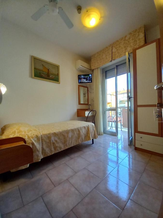 Hotel Casadei Rimini Bagian luar foto