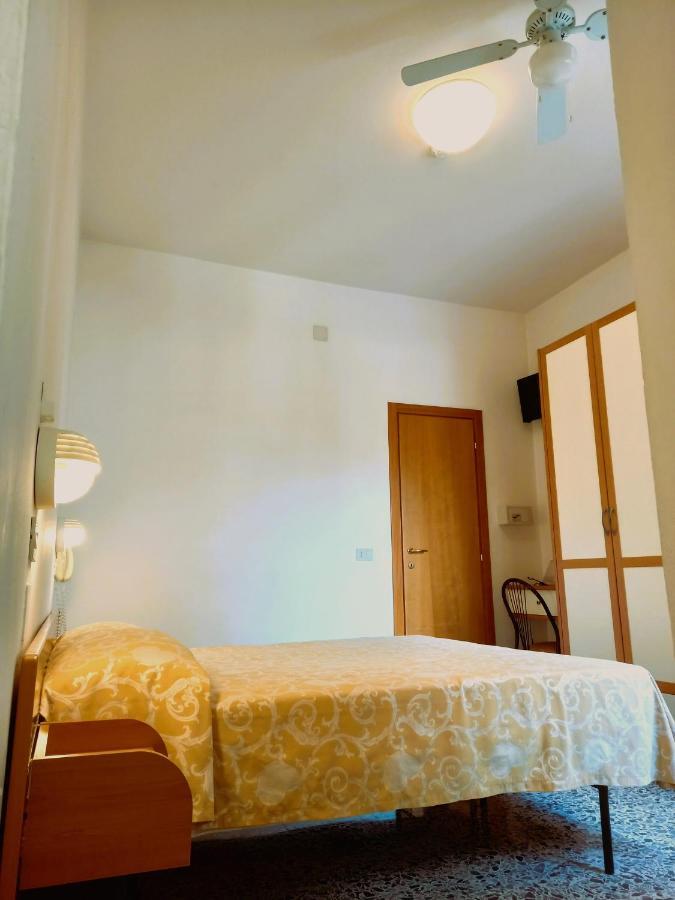 Hotel Casadei Rimini Bagian luar foto